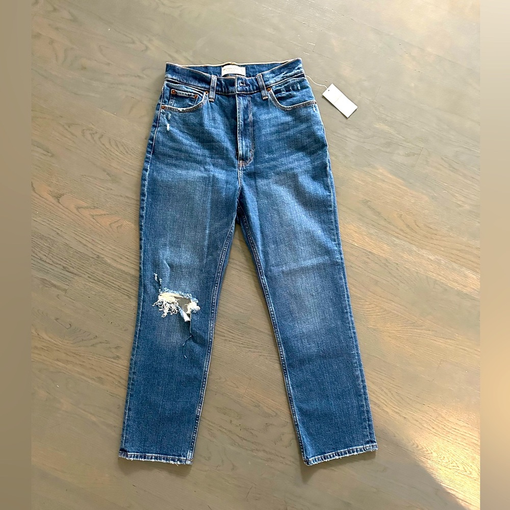 Abercrombie & Fitch “The Ankle Straight Ultra High Rise” size 27